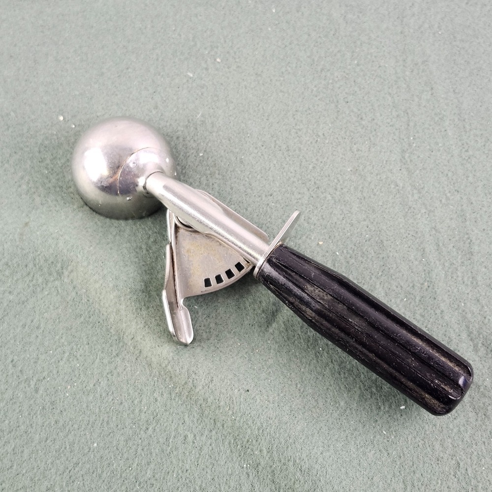 Vintage Williamson 2.5" Ice Cream Scoop Made in USA Black Handle - Picture 5 of 7